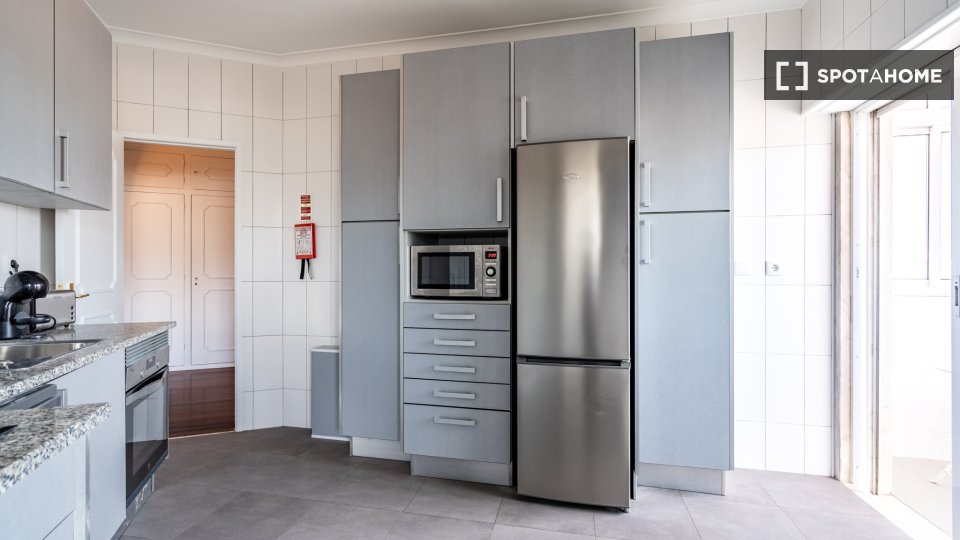 Apartment Lisbon, 3 beds — photo 18