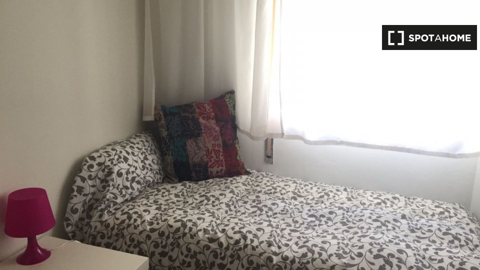 Double room Madrid, 4 beds, 90m² — photo 2