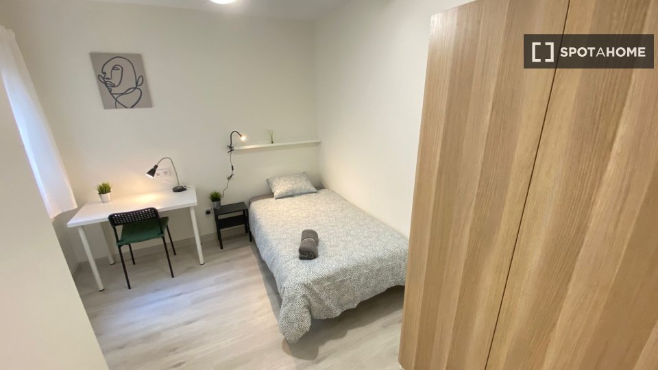 Double room Madrid, 4 beds — photo 14