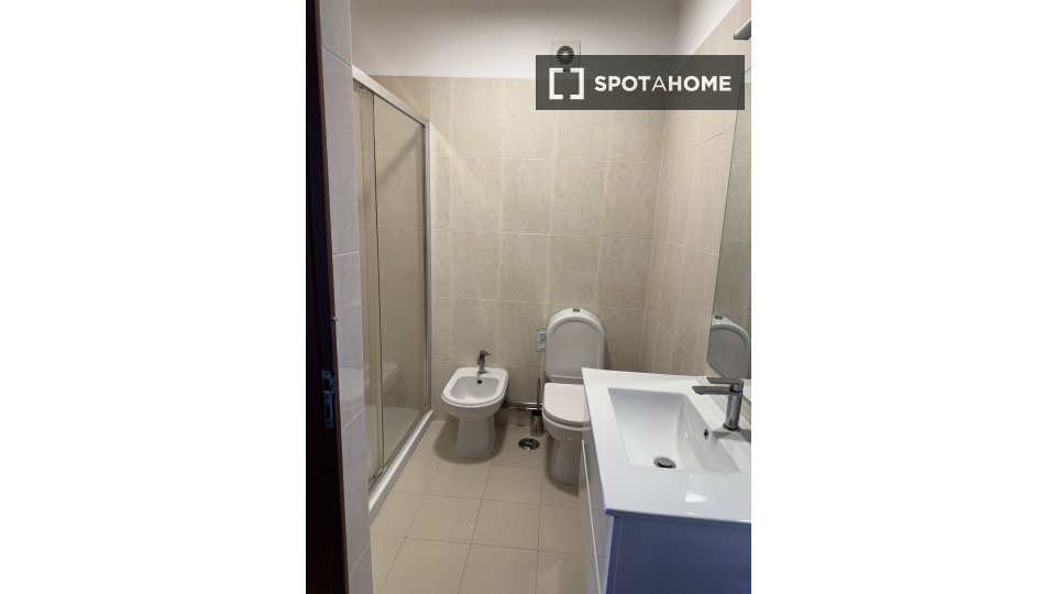 Double room Lisbon, 4 beds, 124m² — photo 19