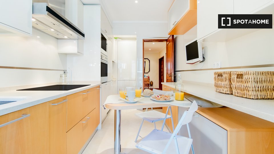 Apartment Lisbon, 3 beds — photo 11