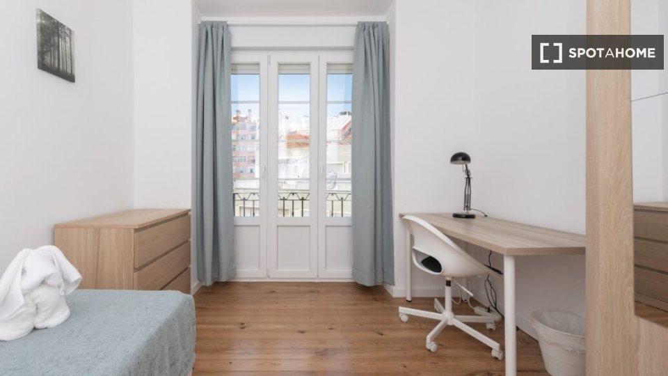 Double room Lisbon, 6 beds — photo 19