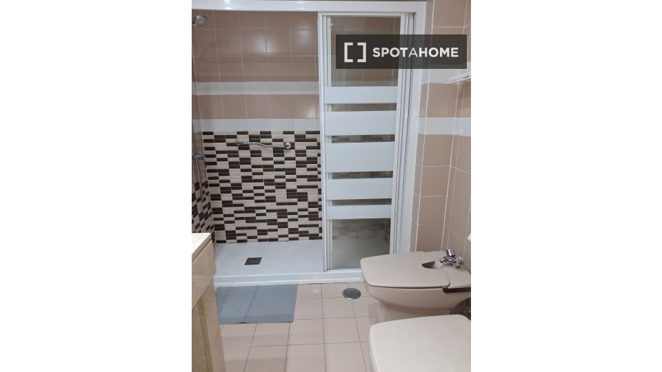 Double room Madrid, 6 beds — photo 19