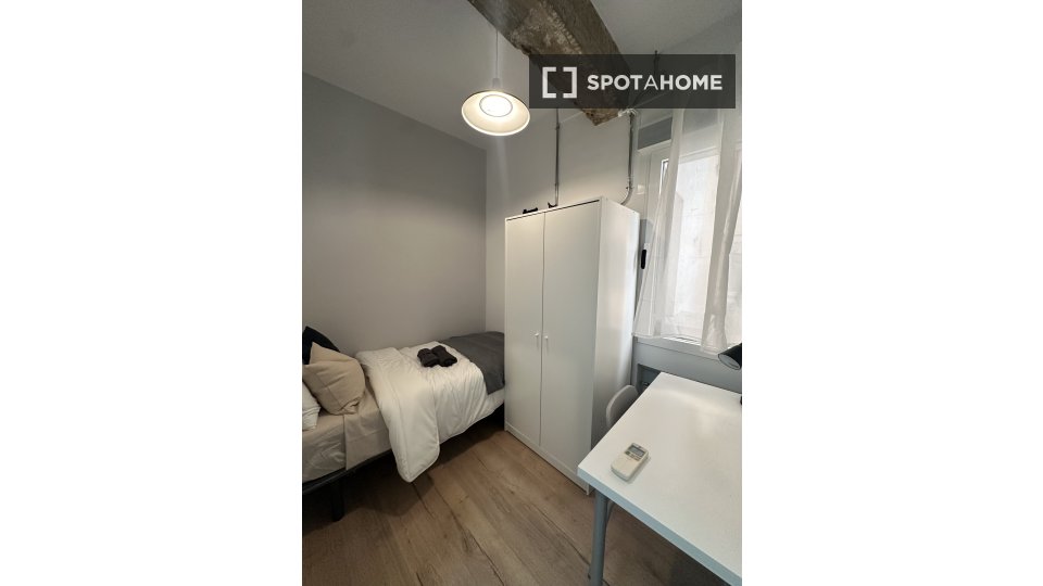 Double room Madrid, 6 beds — photo 17