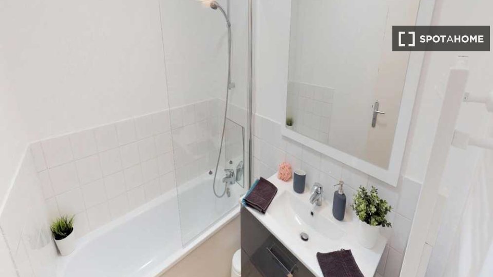Double room Lille, 3 beds, 70m² — photo 5