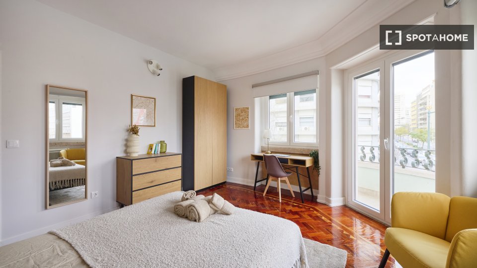 Double room Lisbon, 6 beds — photo 14