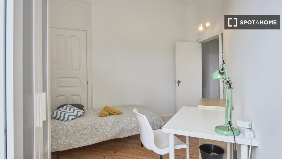 Double room Lisbon, 7 beds, 110m² — photo 34
