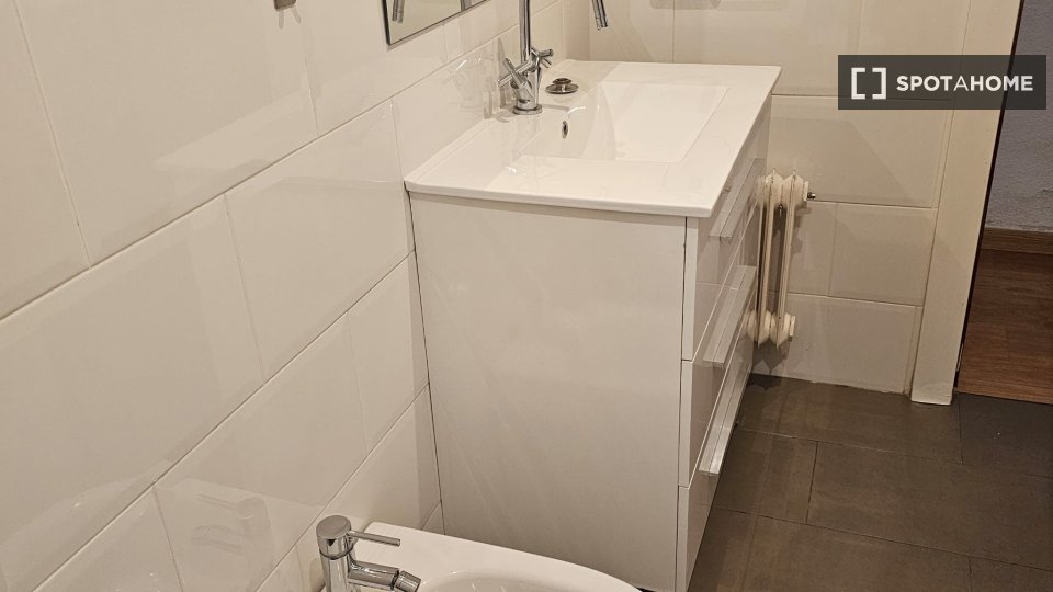 Double room Granada, 4 beds — photo 19