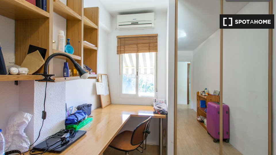Double room Valencia, 3 beds, 90m² — photo 6