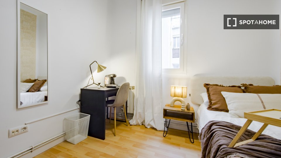 Double room Madrid, 4 beds, 70m² — photo 1