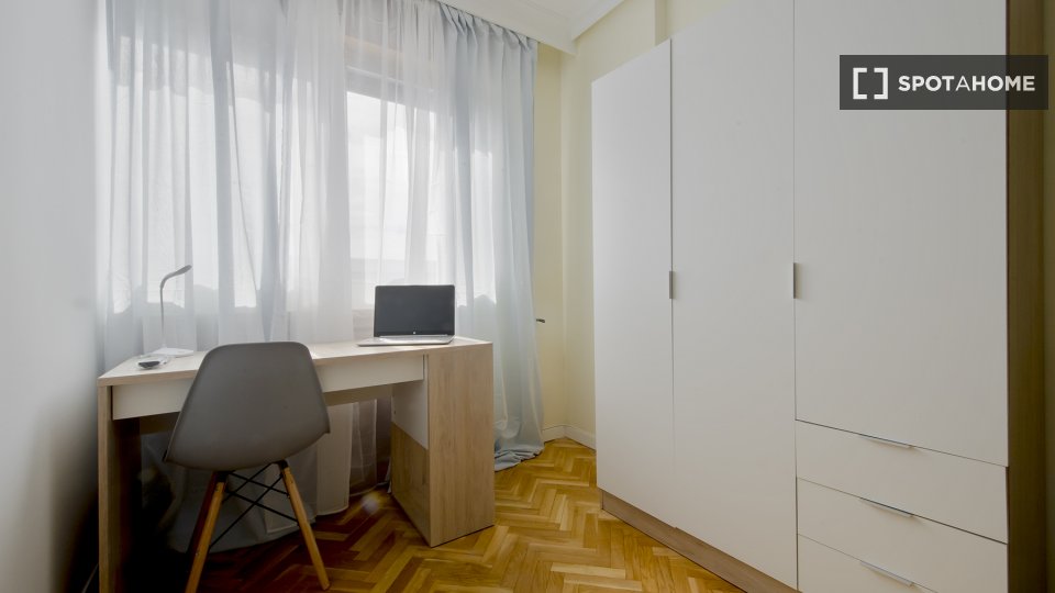 Double room Madrid, 6 beds, 150m² — photo 11