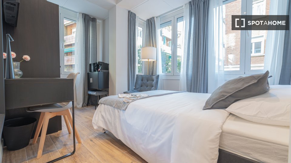 Double room Barcelona, 7 beds, 200m² — photo 1