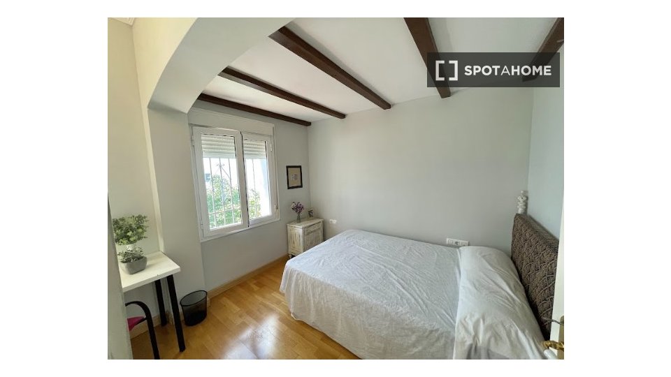 Double room Seville, 12 beds, 300m² — photo 3