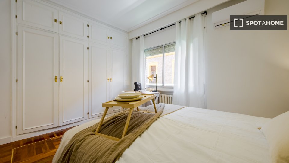 Double room Madrid, 6 beds, 117m² — photo 11