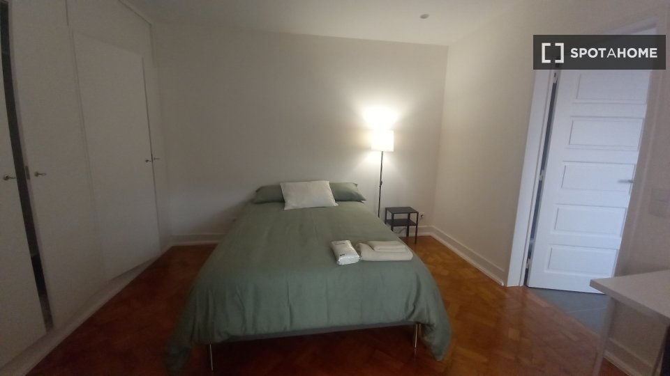 Double room Lisbon, 5 beds, 130m² — photo 18