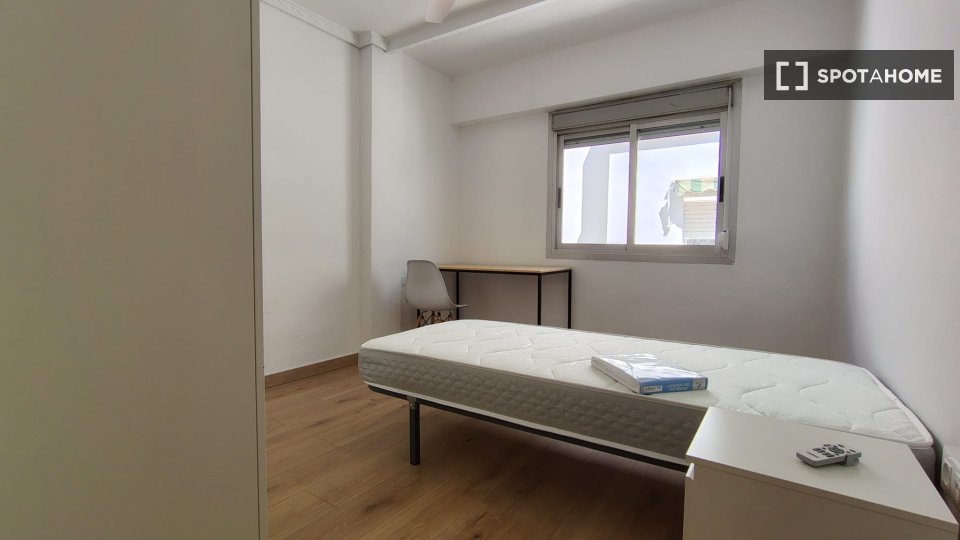 Double room Valencia, 4 beds, 95m² — photo 4