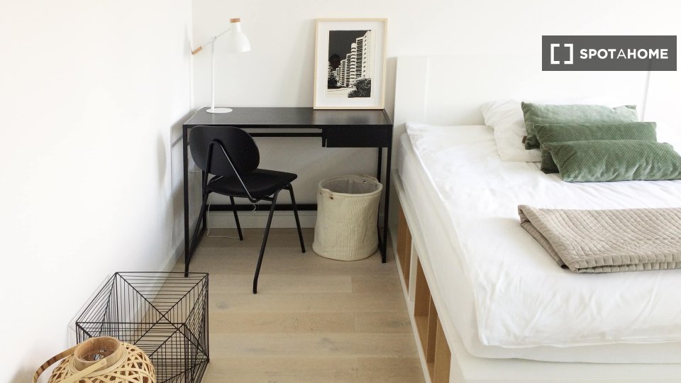 Double room Berlin, 4 beds, 171m² — photo 13