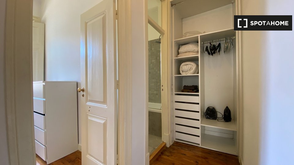 Apartment Lisbon, 2 beds, 75m² — photo 9
