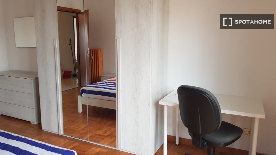 Double room Turin, 3 beds, 96m² — photo 2