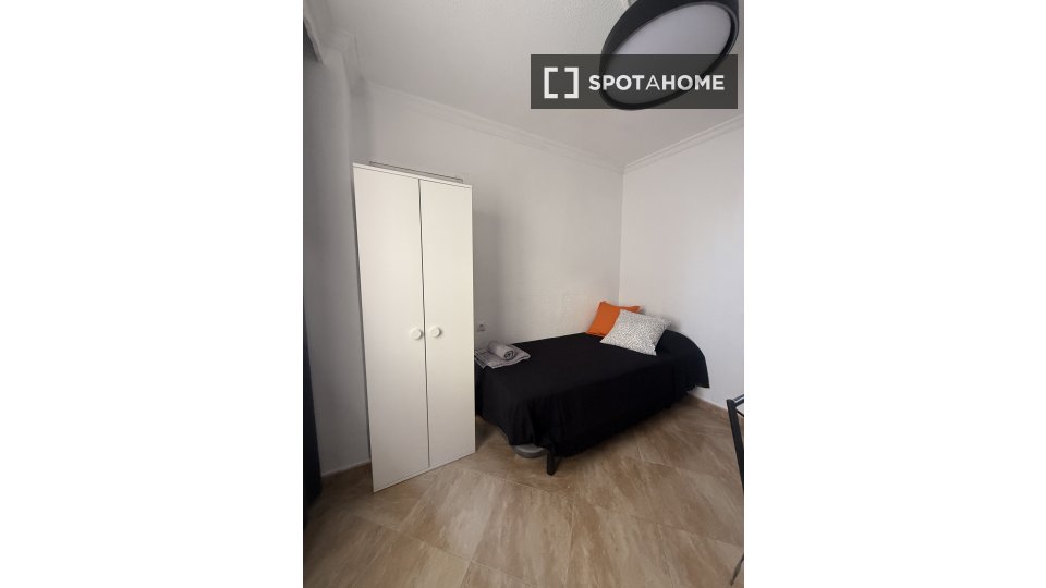 Double room Malaga, 5 beds, 140m² — photo 12