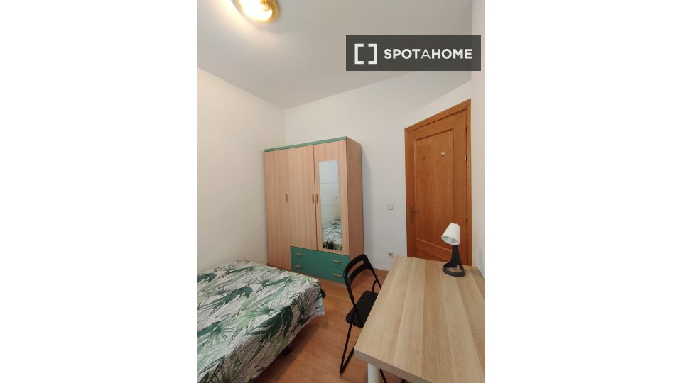 Double room Madrid, 7 beds, 90m² — photo 19
