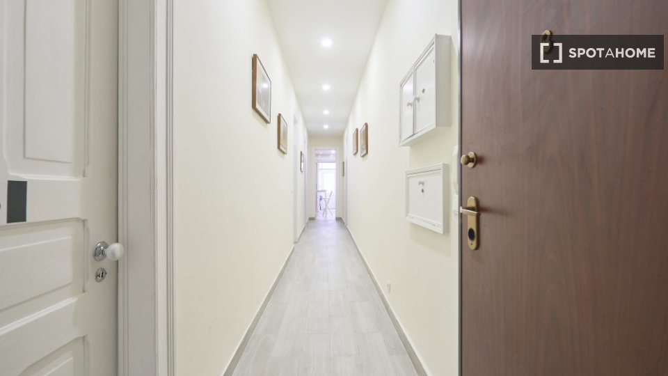 Double room Lisbon, 5 beds — photo 18