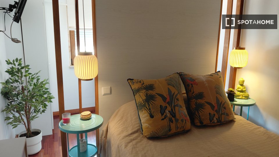 Double room Lisbon, 3 beds, 124m² — photo 11