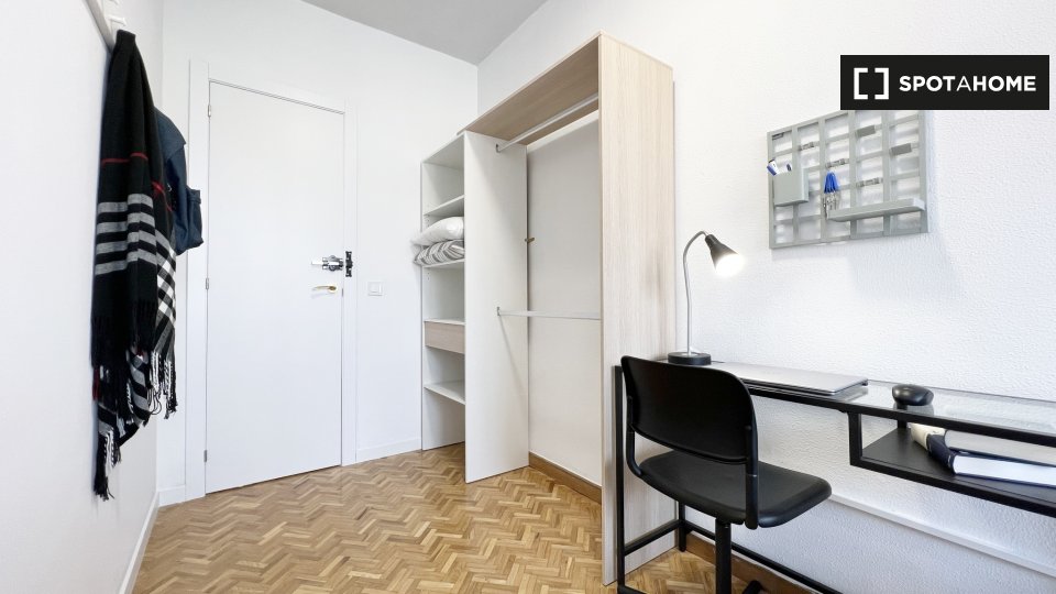 Double room Madrid, 5 beds, 95m² — photo 19