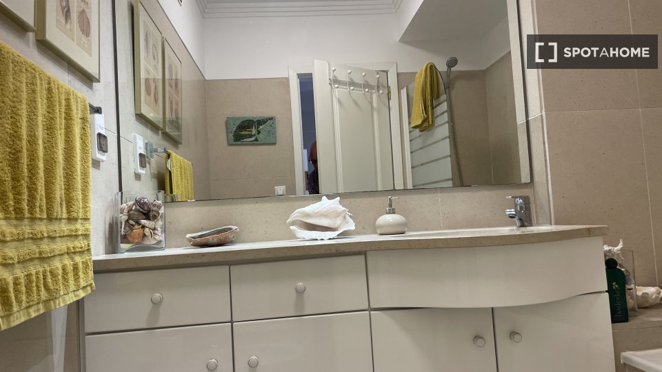 Double room Lisbon, 2 beds — photo 4