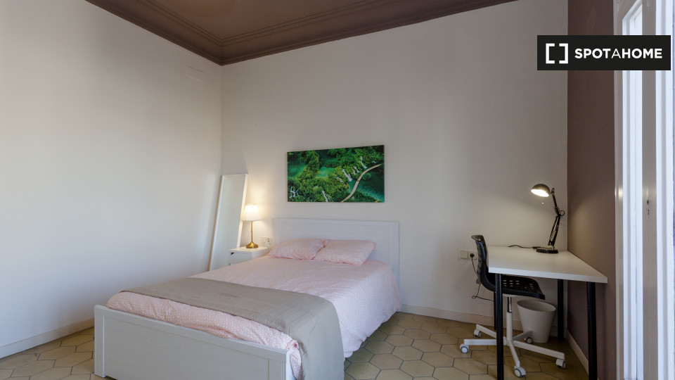 Double room Barcelona, 8 beds, 189m² — photo 2