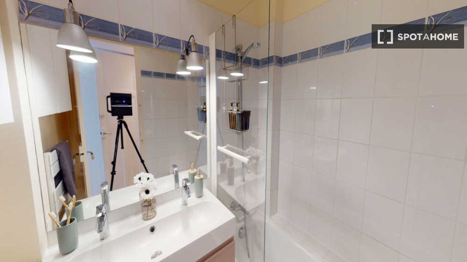 Double room Paris, 6 beds, 90m² — photo 3