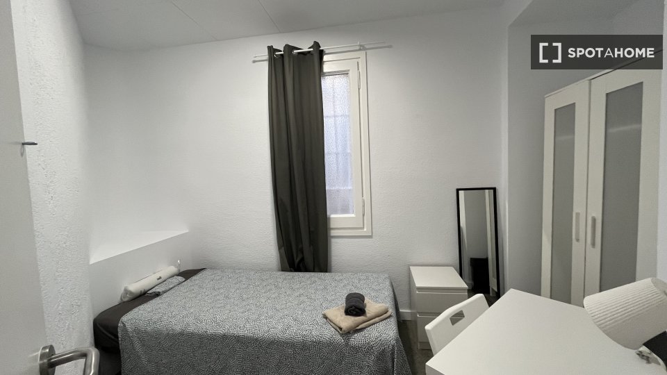 Double room Barcelona, 13 beds, 290m² — photo 11