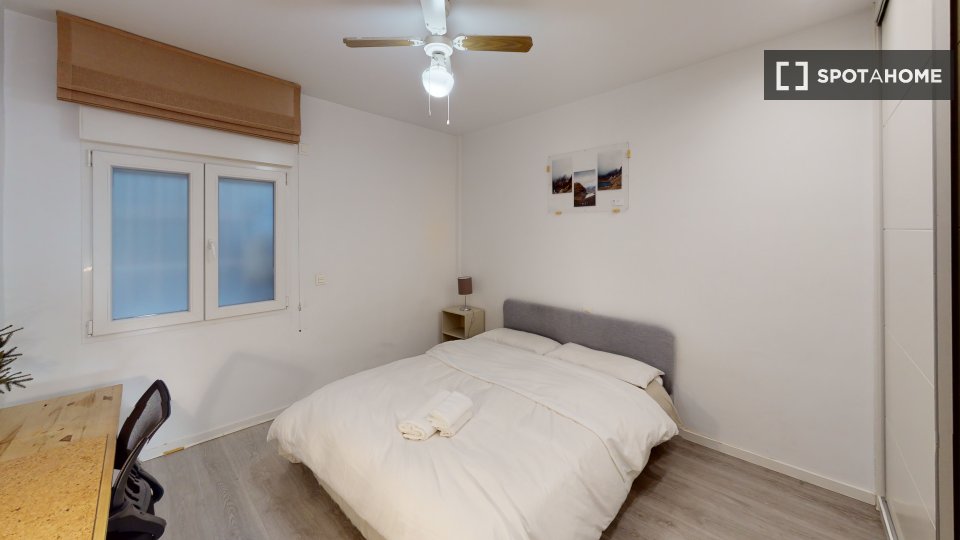 Double room Madrid, 5 beds, 150m² — photo 1