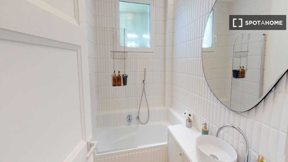 Double room Paris, 4 beds, 80m² — photo 10