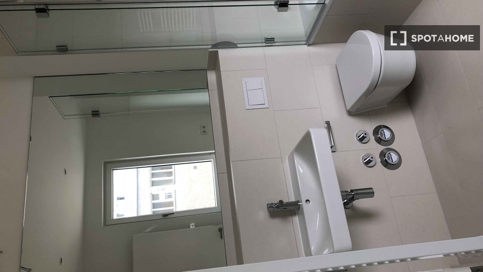 Double room Berlin, 4 beds, 116m² — photo 16