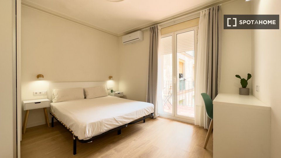 Apartamento de 2 dormitorios en alquiler en El Raval, Barcelona