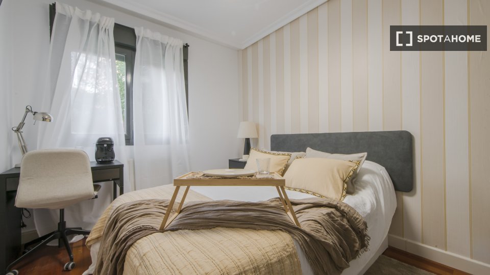 Double room Madrid, 8 beds — photo 6