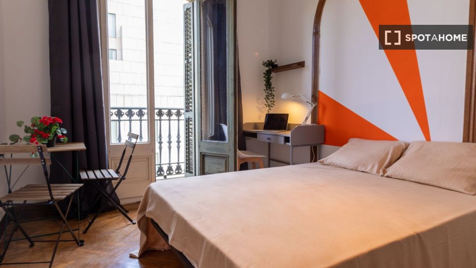 Double room Barcelona, 9 beds, 210m² — photo 12