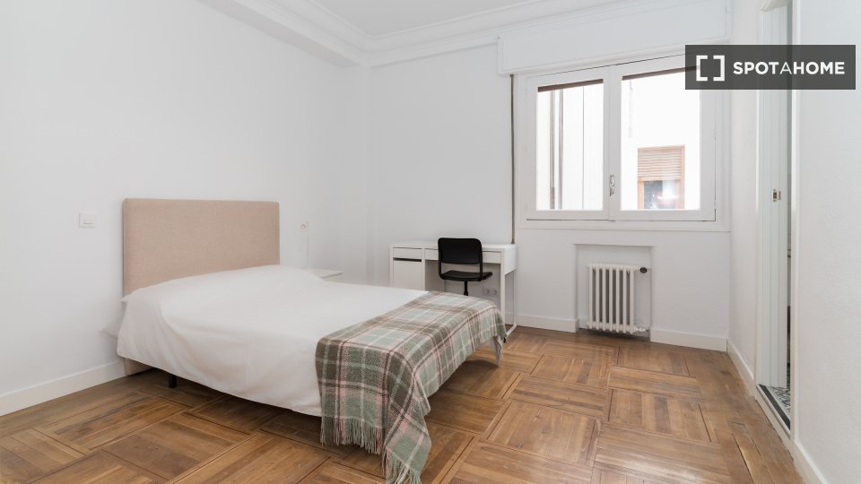Double room Madrid, 10 beds, 380m² — photo 13