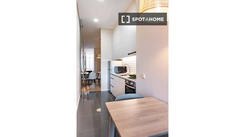 Apartment Porto, 1 bed, 80m² — photo 1