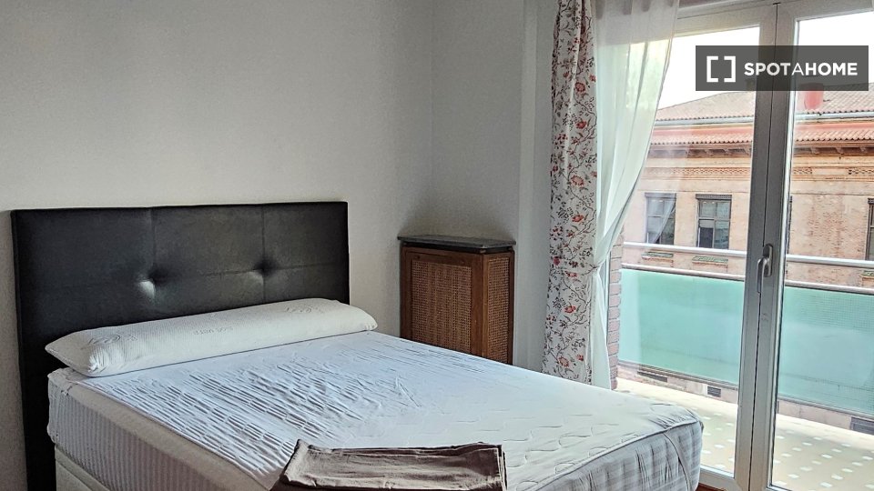 Double room Madrid, 4 beds, 90m² — photo 1
