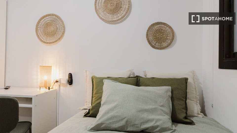 Double room Barcelona, 3 beds, 62m² — photo 15