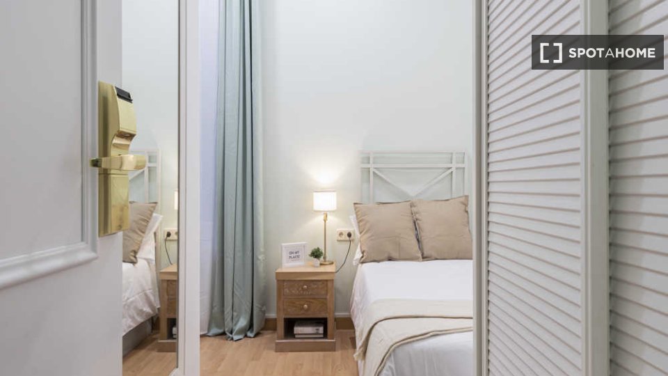 Habitación en un piso compartido de 41 habitaciones en alquiler en Justicia