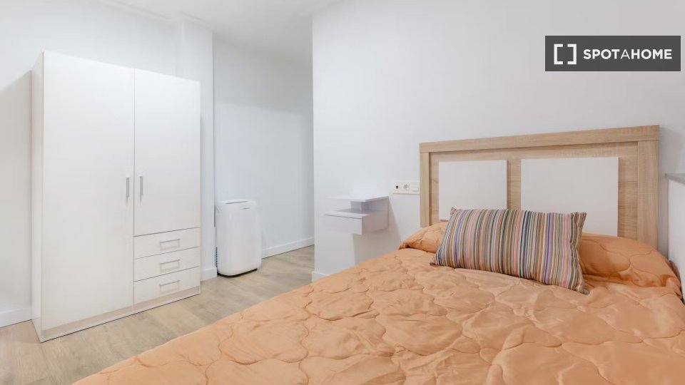 Double room Alicante, 8 beds, 201m² — photo 2