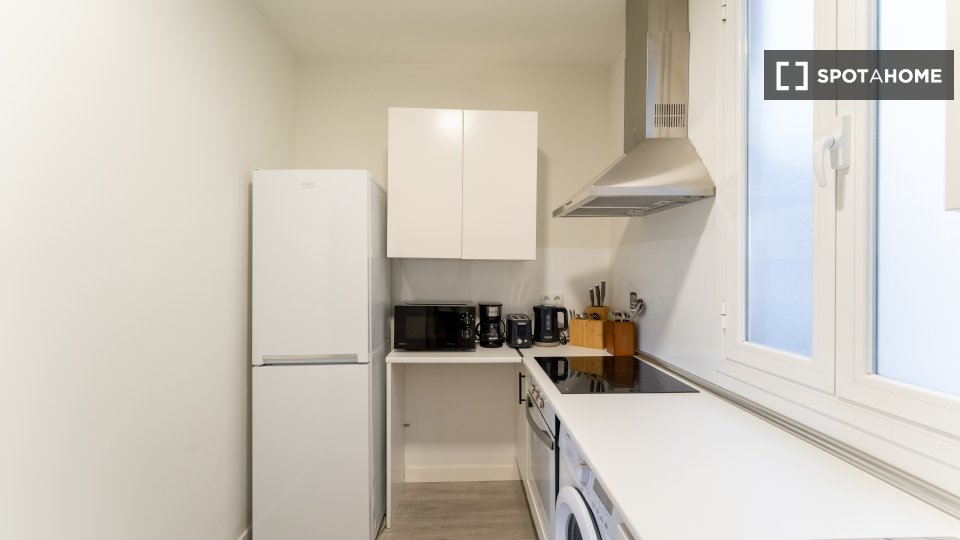Double room Madrid, 3 beds — photo 18