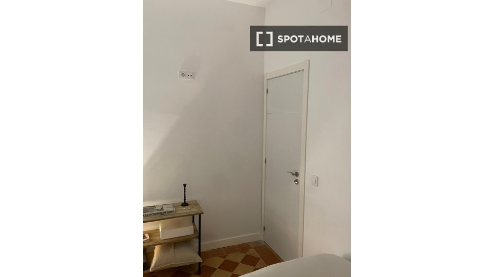 Double room Madrid, 5 beds — photo 83