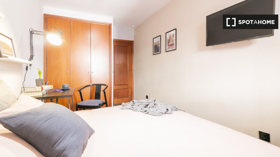 Double room Valencia, 5 beds, 110m² — photo 8