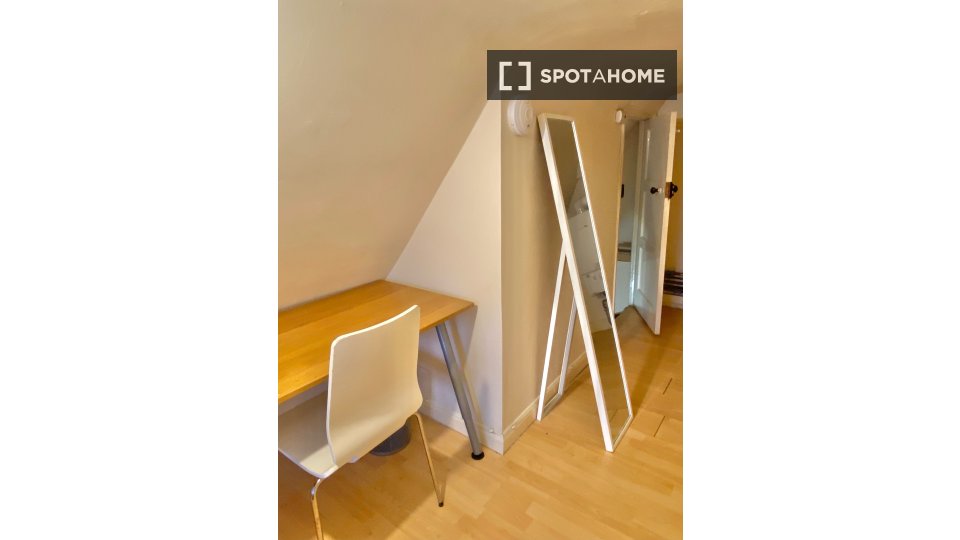 Double room London, 3 beds, 78m² — photo 4