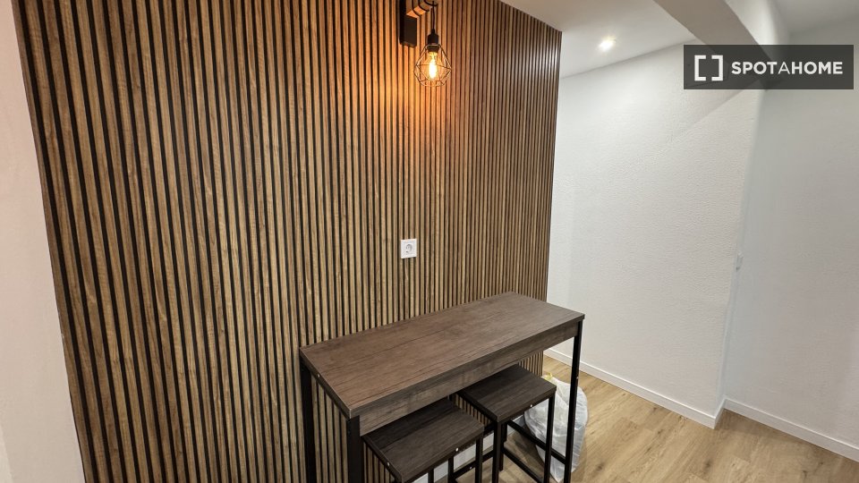 Double room Madrid, 4 beds, 65m² — photo 5