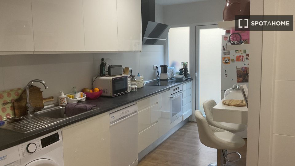 Double room Madrid, 5 beds, 130m² — photo 6